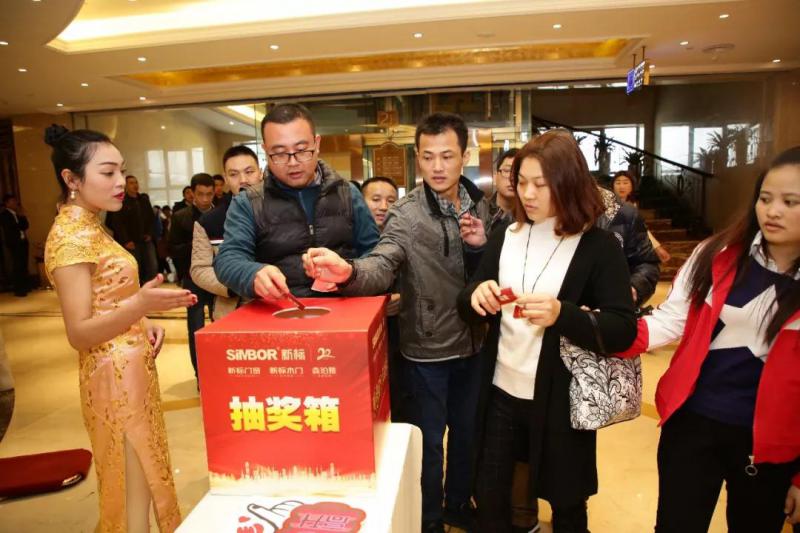 感恩同行匠造未來丨2019年度新標(biāo)家居迎春晚會璀璨上演