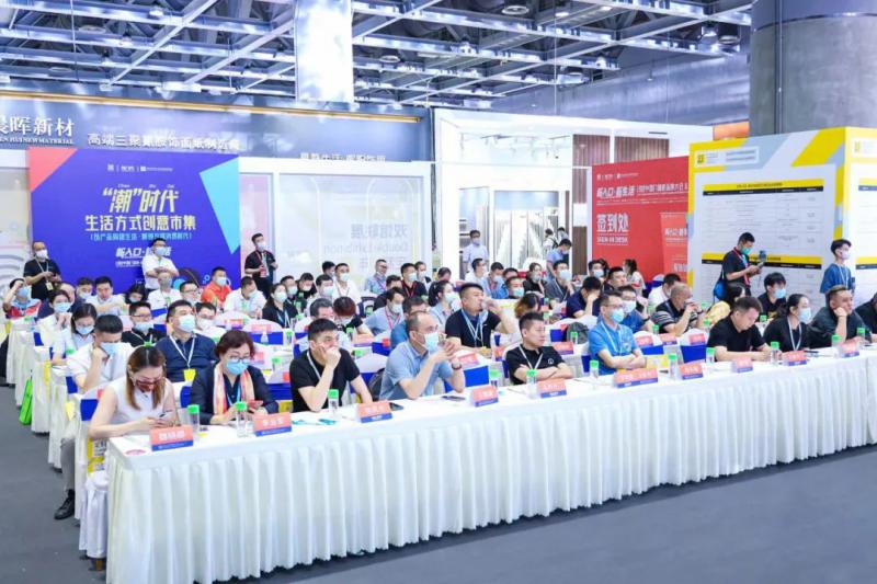 匠心載譽(yù)，榮耀加冕！新標(biāo)門窗榮獲2022中國(guó)門墻柜品牌&amp;產(chǎn)品大會(huì)“金星獎(jiǎng)”！